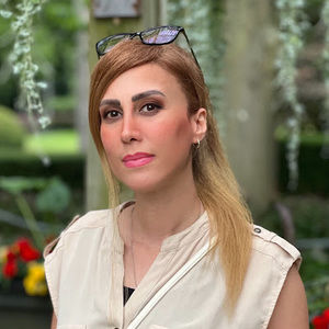 Meet your Posher, Leila